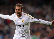 开云官方app入口-浓眉引领节奏风暴，深圳队团队篮球完胜魔术