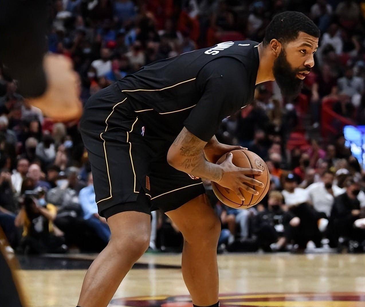 篮网鏖战美国男篮,贝弗利完成帽子戏法的简单介绍 篮网鏖战美国男篮,贝弗利完成帽子戏法的简单介绍