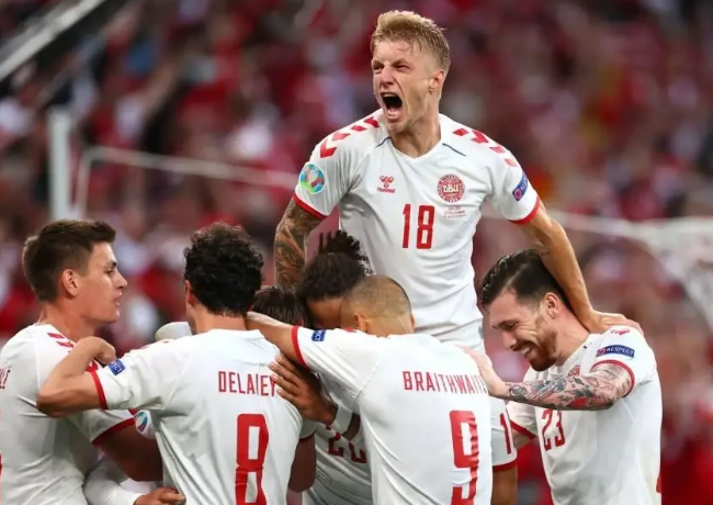 包含巴西碾压瑞士，奥亚尔萨瓦尔带队取胜的词条