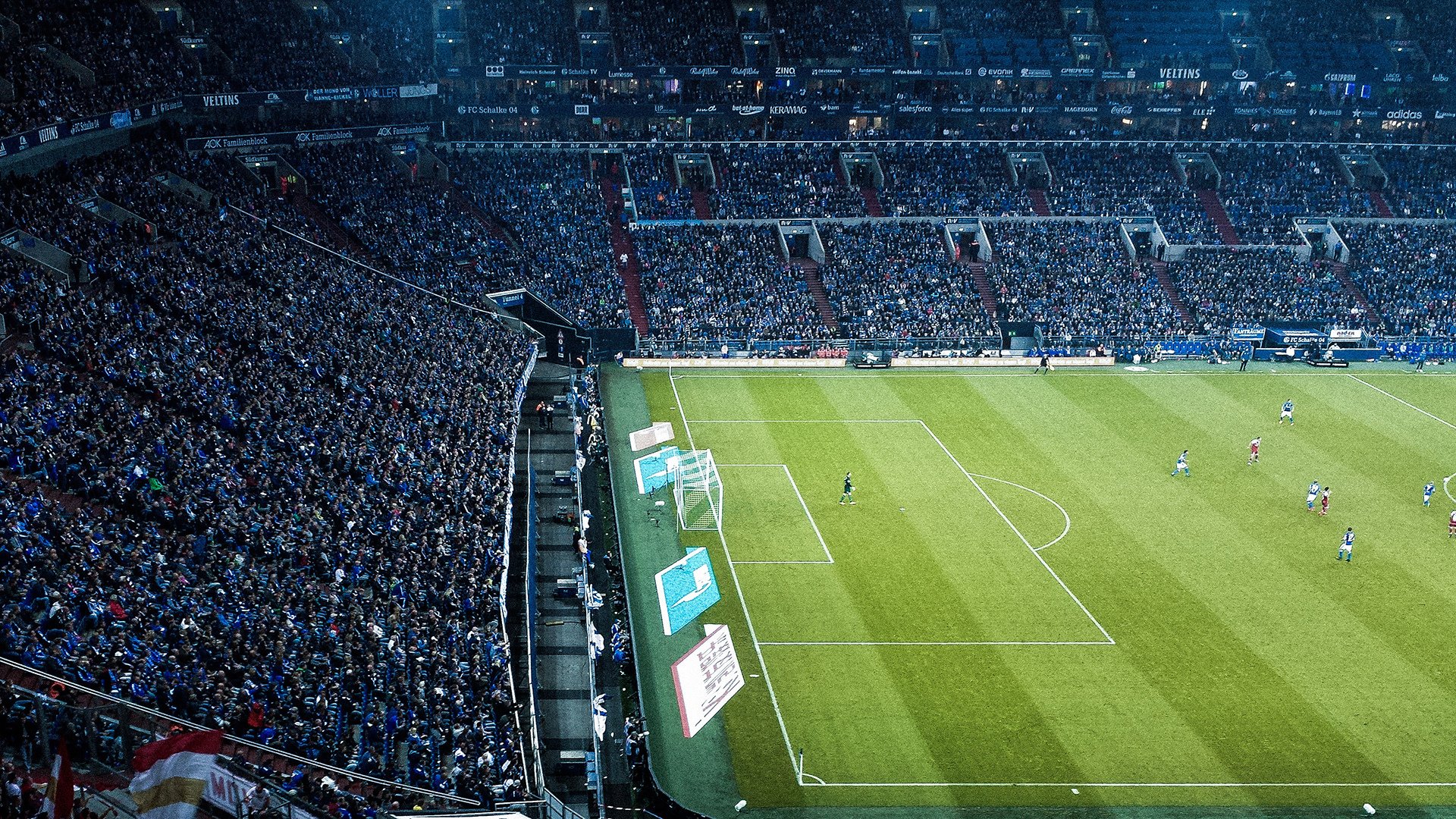 萨拉赫高光闪耀，丹麦轻取马赛背后的战术博弈与球星价值